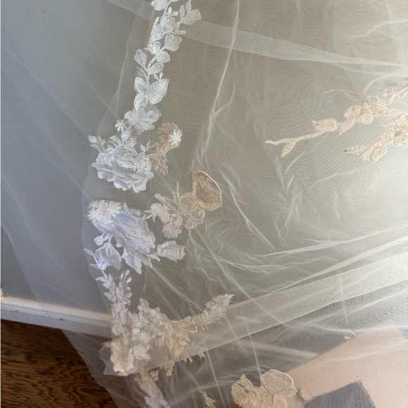 Lux & Love vintage-style bell-sleeve wedding dress - Picture 15 of 15